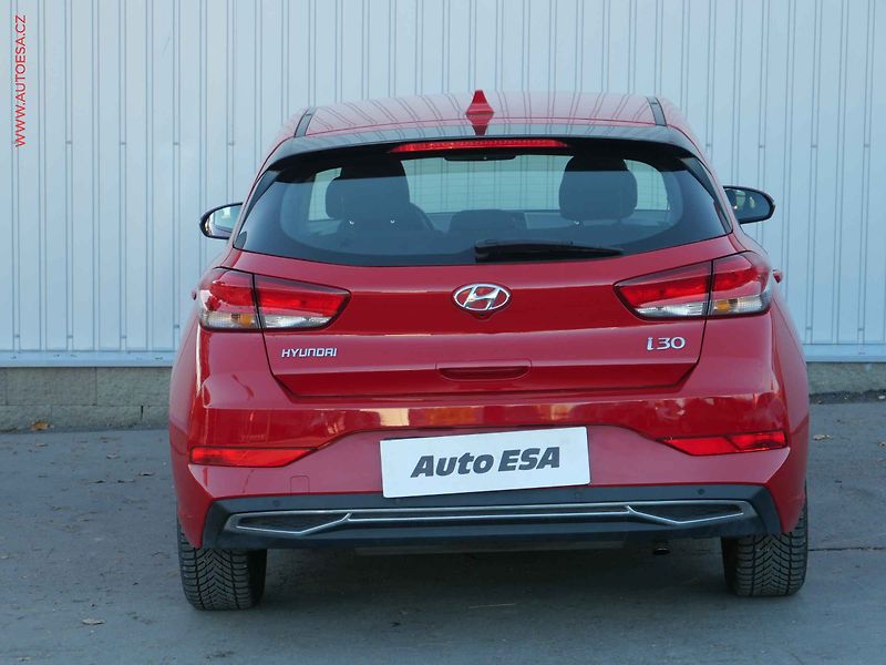 Hyundai i30 (2022) 1.0 T-GDi, ČR, Comfort - fotka 5 z 21
