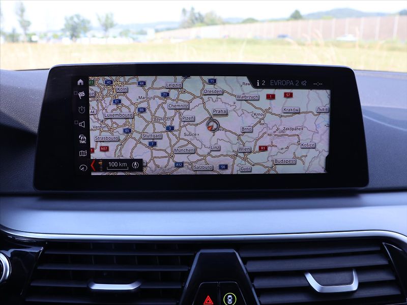BMW Řada 5 2,0 525d 170kW Aut. Navi LED - fotka 22 z 35