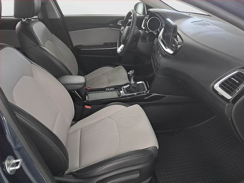 Kia Ceed (2018) 1.4 T-GDI, Kůže, Navi - fotka 9 z 19