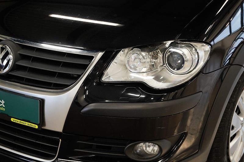 Volkswagen Touran - fotka 9 z 25