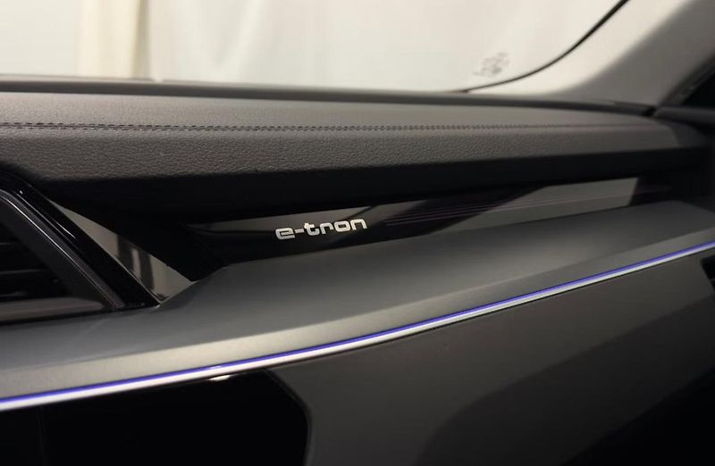 Audi Q8 e-tron 55 Sportback Q SoH 93% Kam LED - fotka 20 z 25