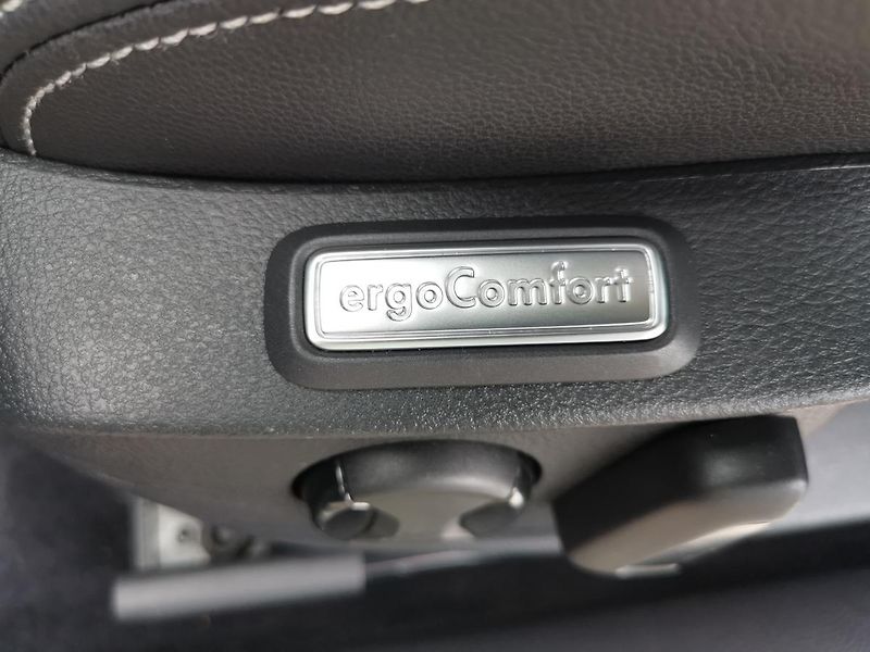 Volkswagen Passat HIGHLINE*110KW*LED*ALCANTARA* - fotka 26 z 85