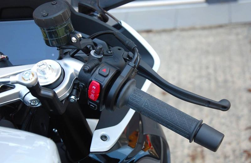 CFMOTO (2026) 675 SR-R GREY - fotka 16 z 25