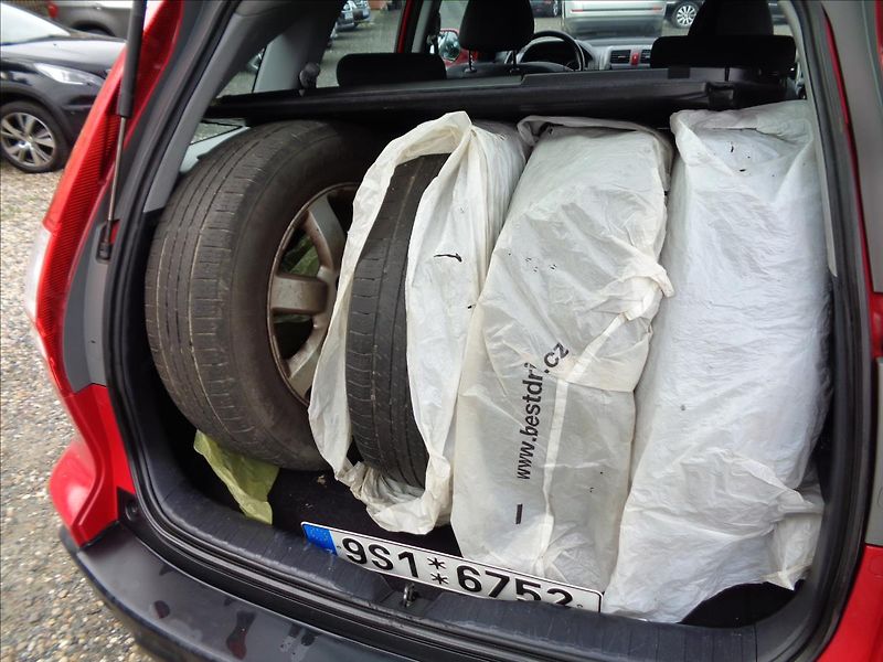 Honda CR-V 2,0 - fotka 9 z 17