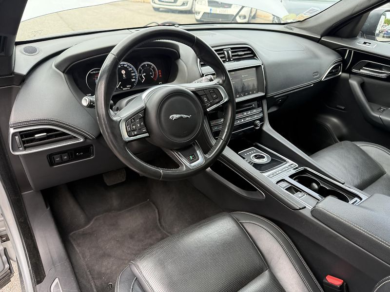 Jaguar F-Pace R-Sport 2.0D 177 kW - fotka 9 z 19