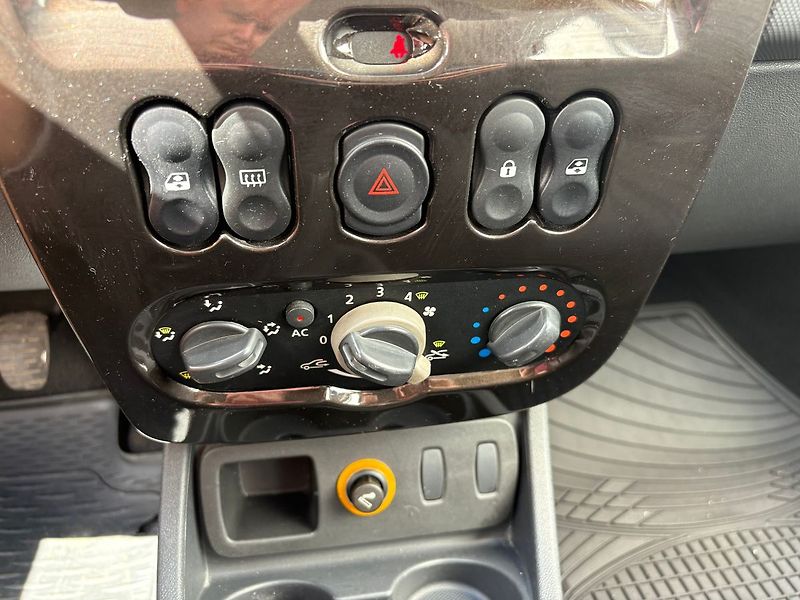 Dacia Duster 1.6i, 77kW, Klima - fotka 11 z 17