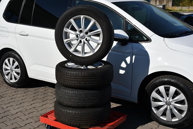 Volkswagen Touran 1.6TDi DSG  - fotka 43 z 49