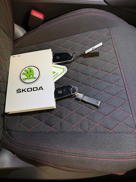 Škoda Octavia 2.0 TDI / 85kW / Amb. ČR - fotka 10 z 20