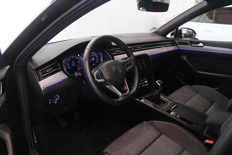 Volkswagen Passat (2023) 2.0TDI R-Line Paket Nez.Topení - fotka 16 z 41