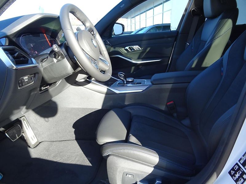 BMW Řada 3 320d xDrive Touring - fotka 2 z 7