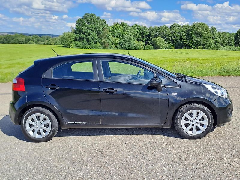 Kia Rio 1.3 PĚKNÝ STAV 1. MAJITEL - fotka 4 z 34