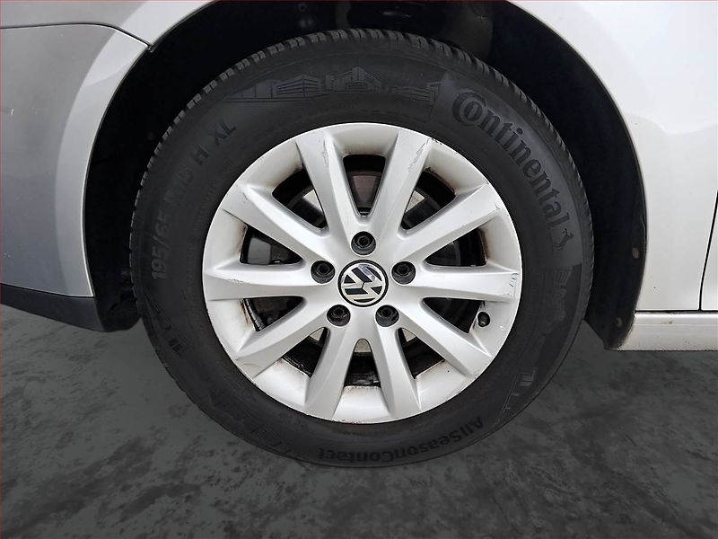 Volkswagen Golf (2008) 1.6, Automat, nová STK - fotka 15 z 17