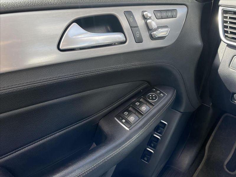 Mercedes-Benz GLS 350d 4MATIC - fotka 10 z 22
