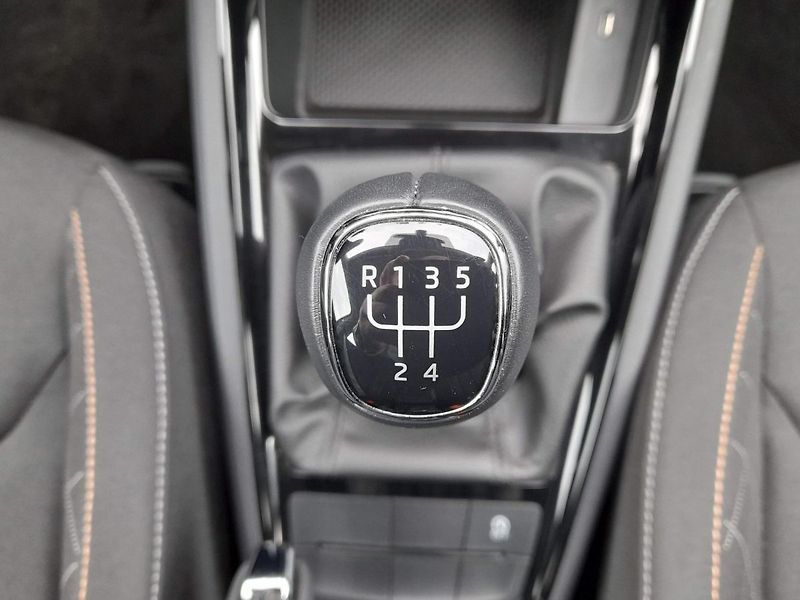 Škoda Kamiq Ambition Plus 1.0 TSI 70kW 5MP - fotka 17 z 20