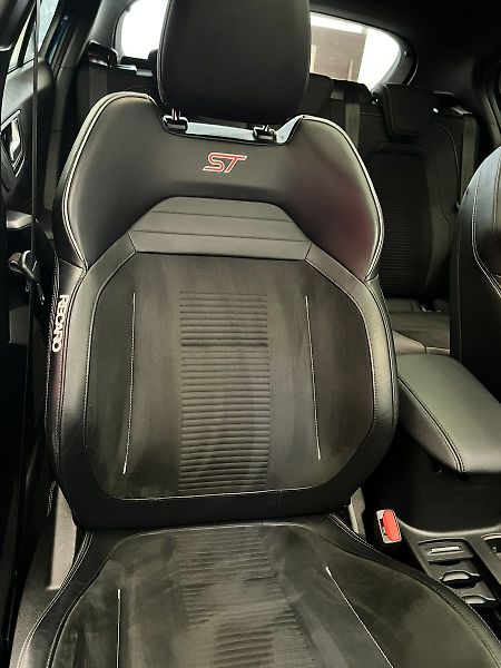 Ford Focus 2,0 ST Styling-Paket Performan - fotka 29 z 57