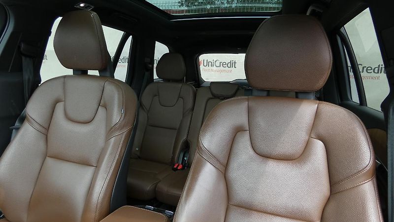Volvo XC90 B6 AWD Momentum Pro Auto - fotka 7 z 27
