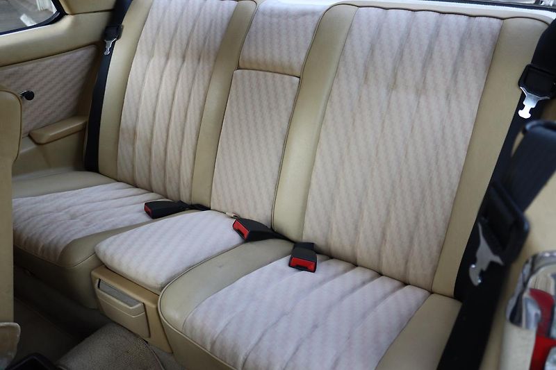 Mercedes-Benz 123 230CE KUPÉ AUTOMAT 100kW - fotka 31 z 48