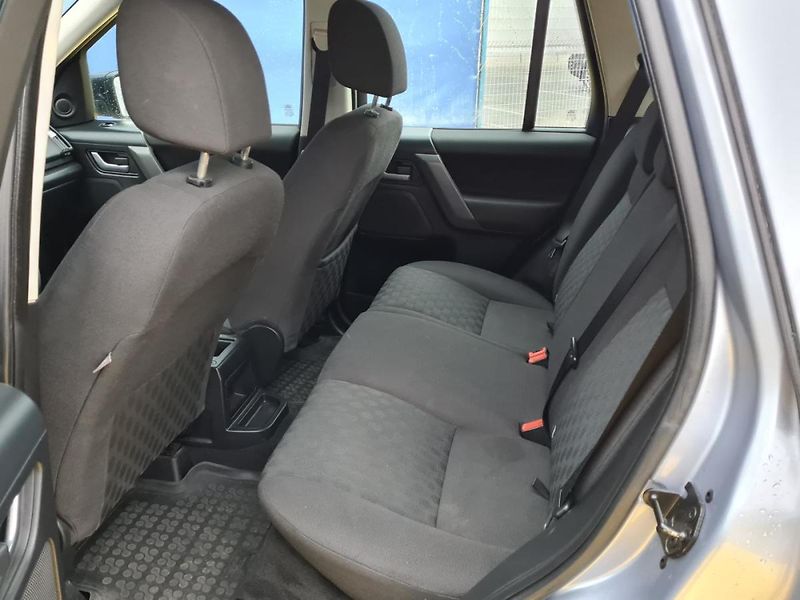 Land Rover Freelander 2,2 TD4 112WW 4WD - fotka 10 z 17