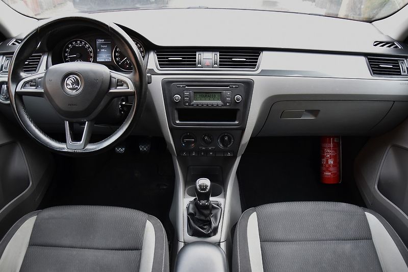 Škoda Rapid 1.6 TDi CR SPACEBACK STYLE - fotka 25 z 33