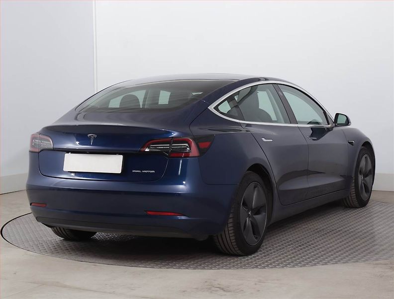 Tesla Model 3 (2019) Long Range 4WD 78kWh, SoH 81% - fotka 5 z 22