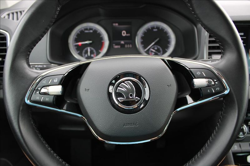 Škoda Karoq 2,0 TDi  DPH, ČR, SERVISKA - fotka 16 z 33