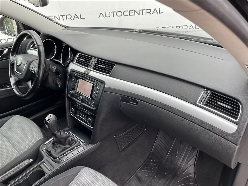 Škoda Superb 2,0 TDi,103kW,STK 6/28 - fotka 19 z 23