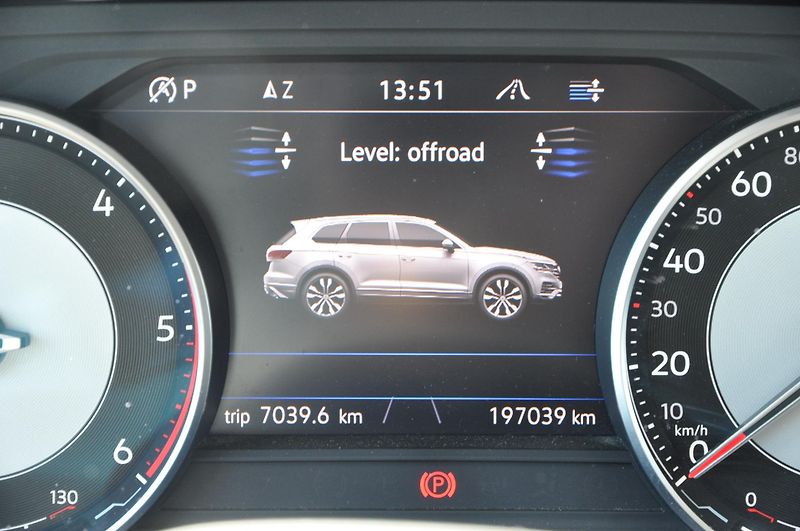 Volkswagen Touareg 3.0TDi V6 170kW 4x4 Automat - fotka 23 z 27