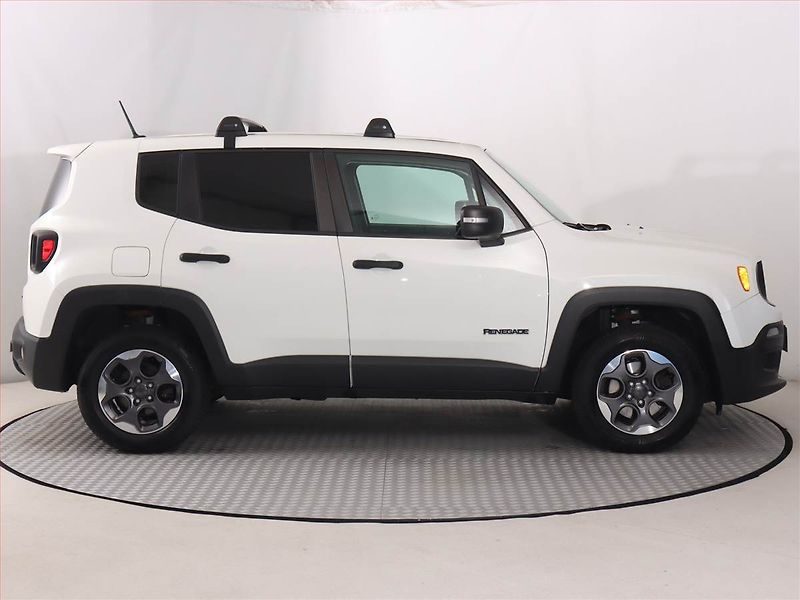Jeep Renegade (2017) 2.0 MultiJet, 4X4, Serv.kniha - fotka 6 z 17
