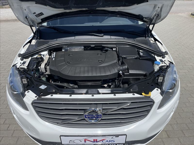 Volvo XC60 2,4 D4 Geartronic Kinetic AWD - fotka 22 z 41