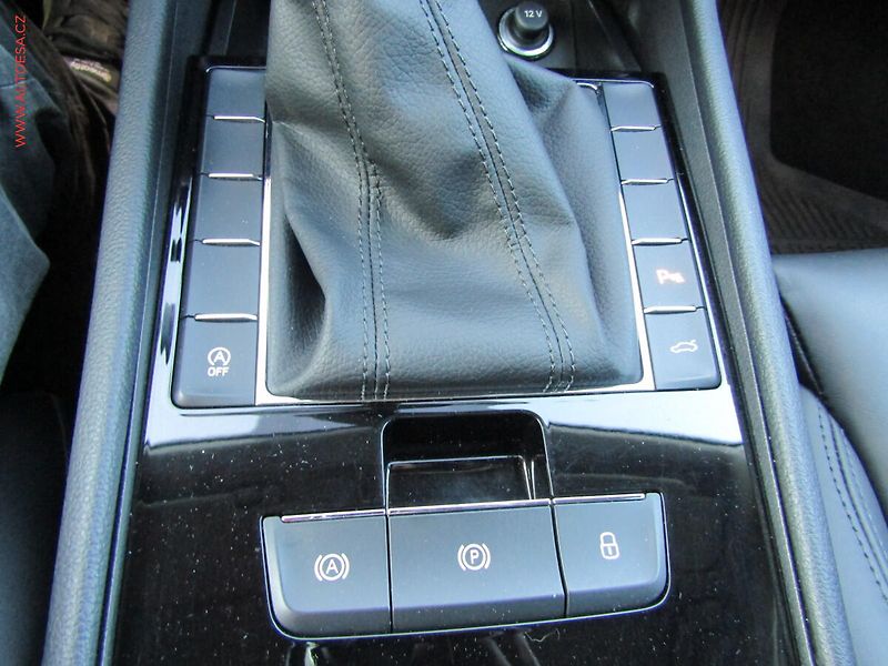 Škoda Superb (2018) 2.0 TDi, ČR, Style, kůže - fotka 21 z 22