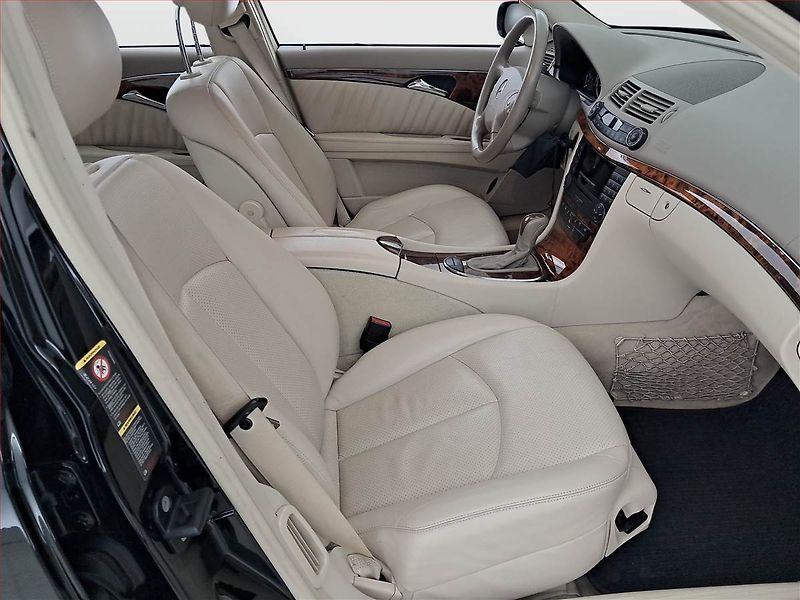 Mercedes-Benz Třídy E (2005) E 240 , Automat, Tempomat - fotka 9 z 17