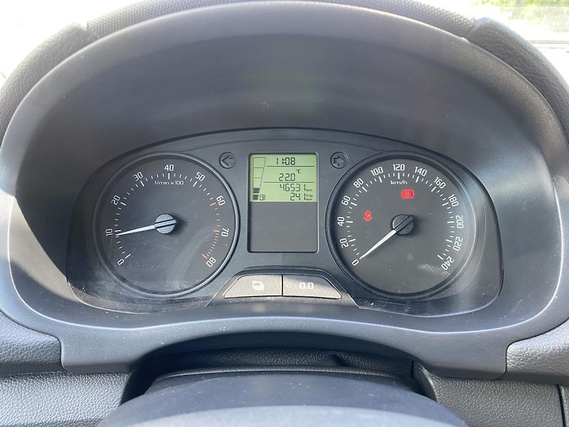 Škoda Fabia 1.4i 63kW-KLIMATIZACE-46 000KM - fotka 17 z 34