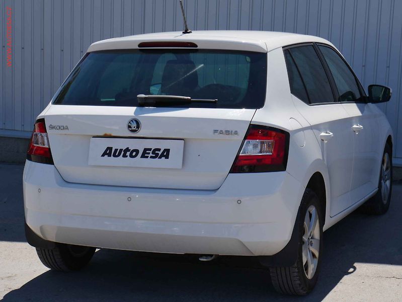 Škoda Fabia (2015) 1.2 TSI, ČR, LED, AC, temp - fotka 4 z 19