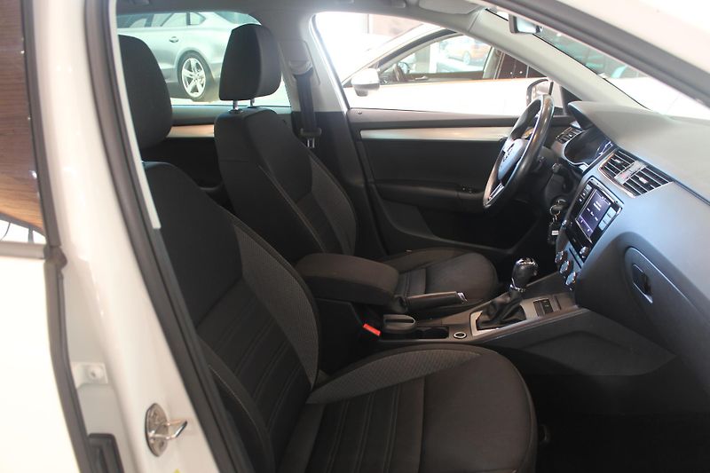 Škoda Octavia (2019) 2.0TSI DSG 4x4 140kW  - fotka 19 z 29
