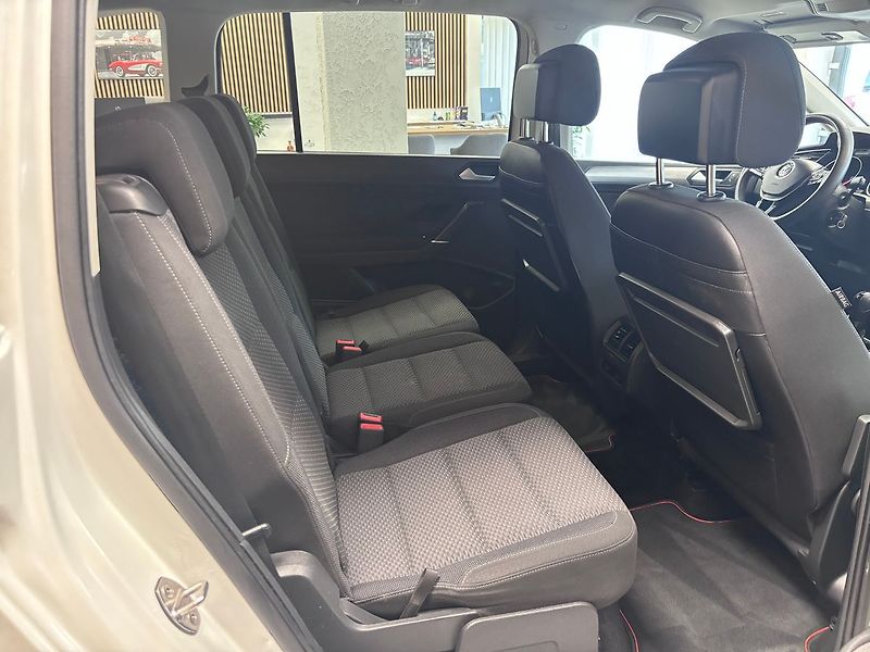 Volkswagen Touran 2.0 TDI BLACK EDITION - fotka 25 z 31