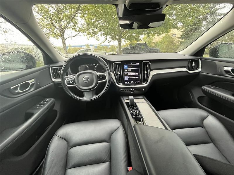 Volvo V60 2,0 CROSS COUNTRY - REZERVACE - fotka 11 z 23