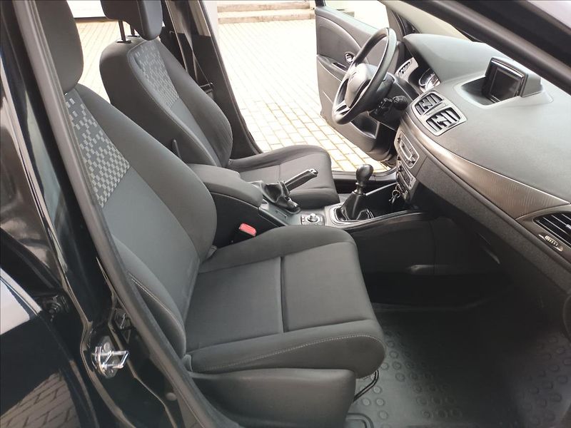 Renault Mégane 1,6 16V,81KW,KLIMA,PARKING,KOL - fotka 21 z 39