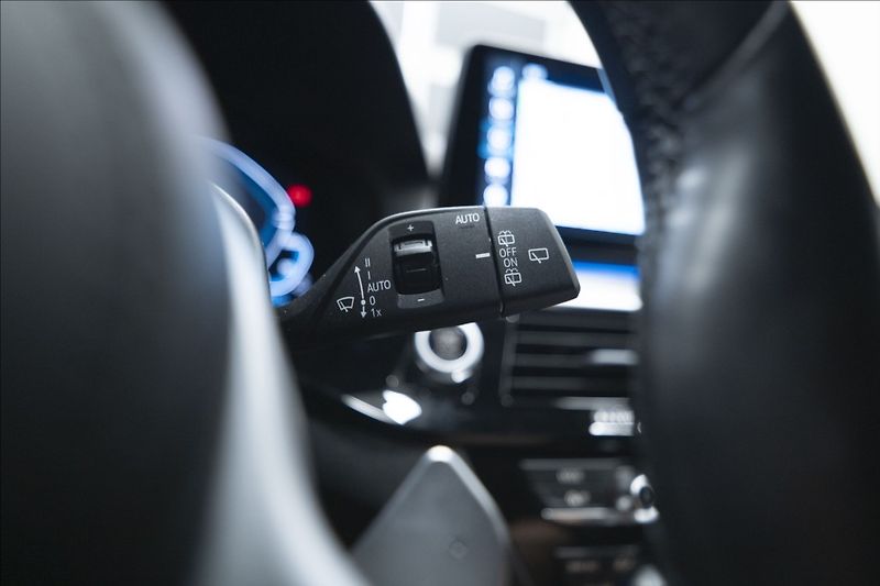 BMW Řada 5 530e xDrive M Sport ČR DPH   2 - fotka 18 z 42