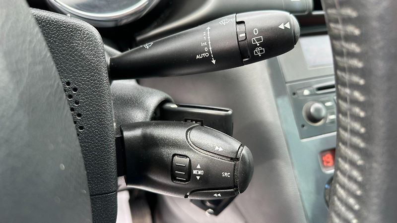 Peugeot 3008 (2010) 2.0HDi 110kW*Premium*Alu*Pano* - fotka 14 z 24