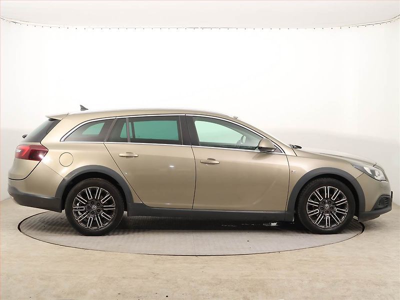 Opel Insignia (2014) 2.0 CDTI, 4X4, Automat, Navi - fotka 6 z 16