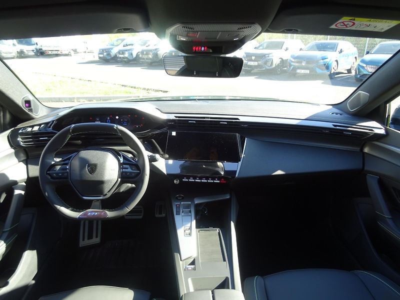 Peugeot 408 (2026) GT Plug-in HYBRID 240 e-DCS7 - fotka 3 z 55