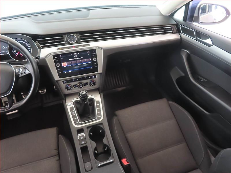 Volkswagen Passat (2018) Comfortline 2.0 TDI, Navi - fotka 8 z 16