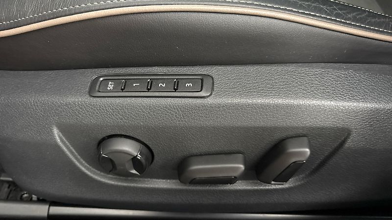 Škoda Superb 2.0 TSI DSG 4x4 Scout Combi - fotka 22 z 32