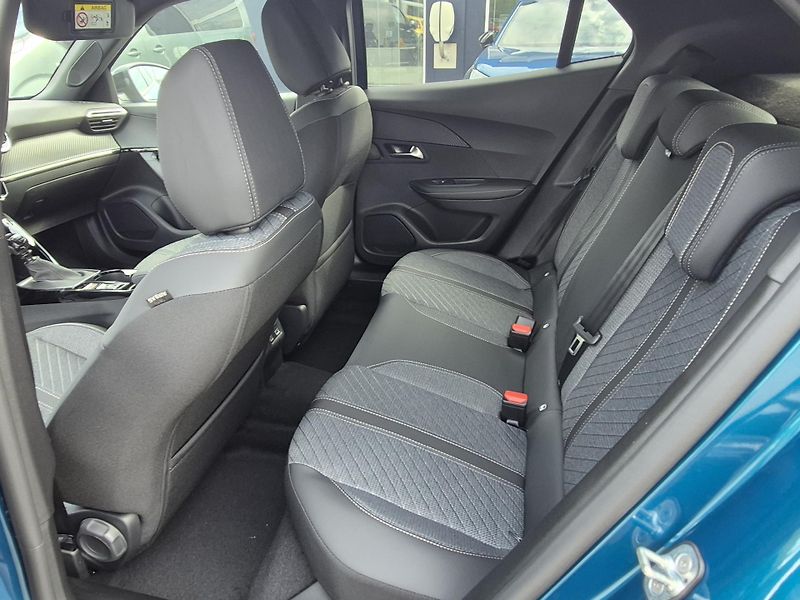 Peugeot 2008 (2026) ALLURE Turbo 100 MAN6 - fotka 10 z 21