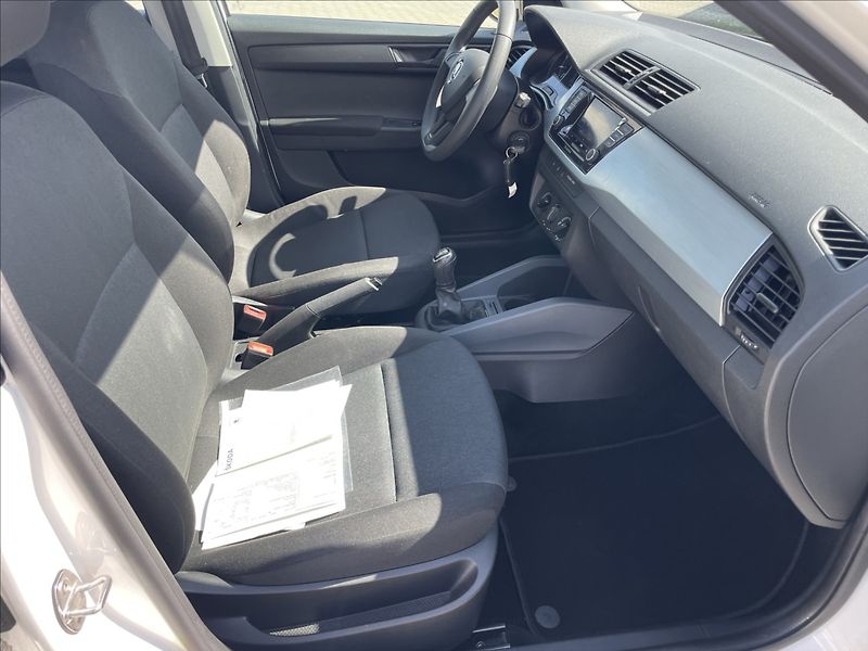 Škoda Fabia 1,0 MPi 44kw Klima ESP Tažné, - fotka 12 z 29