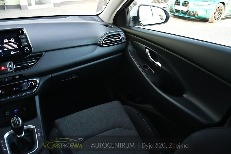Hyundai i30 1.6CRDi NAVI KAMERA CARPLAY - fotka 23 z 48
