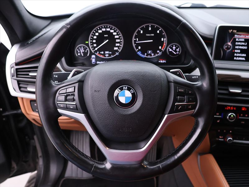 BMW X6 3,0 40d 230kW xD Aut. CZ LED - fotka 19 z 38