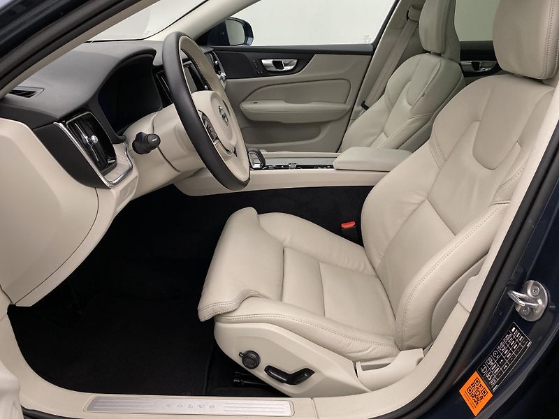 Volvo V60 CC B4 AWD BRIGHT PLUS AUT CZ - fotka 3 z 48