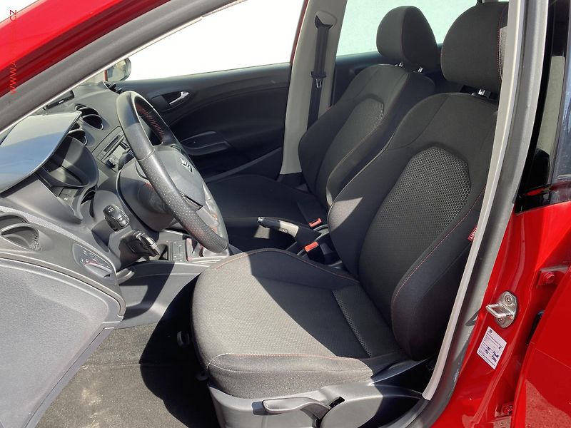 Seat Ibiza (2015) 1.6 TDi, FR, +kola - fotka 9 z 15