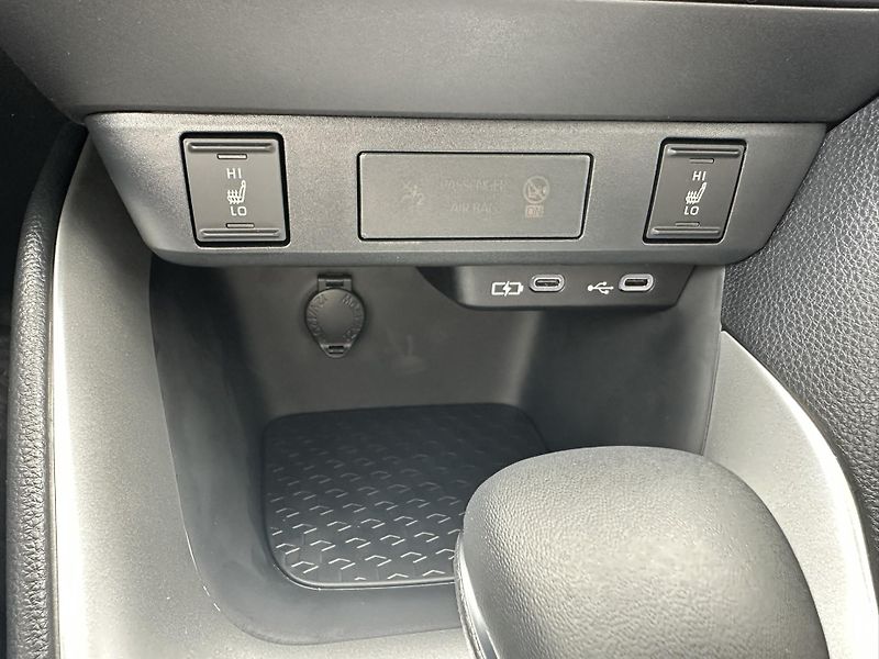 Toyota Yaris (2026) 1.5 HEV Comfort Business - fotka 12 z 24